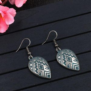 Boucles d'oreilles ethniques en alliage en forme de feuille, motif géométrique, accessoires de mode forgés, bijoux pour femmes toutes saisons - Product Image 2