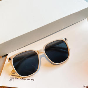 Gafas de sol de moda marca D para mujer, protección UV400, montura gris, lentes tipo AC, 3 gafas de sol - Product Image 5