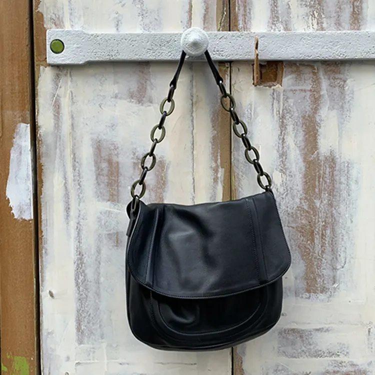 Korea Hot Sale Pure Color Large Capacity Latest Leather Black Messenger Bags Women Shoulder Bags With Chain Shoulder Strap