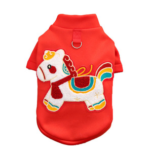 เสื้อผ้าสัตว์เลี้ยงสำหรับฤดูหนาว ลายม้า ผ้ากำมะหยี่นุ่ม สีแดง สำหรับสุนัขพันธุ์เท็ดดี้ บิชอง ฟริเซ่ และแมวไร้ขน - Product Image 4