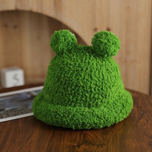 2025 chapeau de bonnet chaud d'<span class=keywords><strong>hiver</strong></span> en forme de grenouille en peluche verte pour femmes adapté à un usage quotidien - Product Image 2