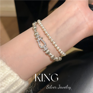 Pulsera de Perlas con Hebilla de Herradura KING Silver Jewelry, Plata de Ley S925 Chapada en Oro, Pulsera de Moda para Mujer - Product Image 4