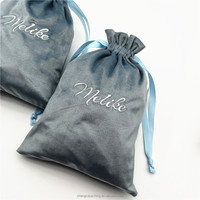 Sacs cadeaux en velours bleu avec logo brodé personnalisé, pochettes souples pour bijoux (montres, colliers), sacs anti-poussière pour albums, pour cadeaux de mariage et de fête