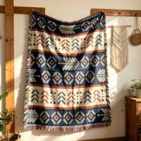 Couverture de voyage compacte personnalisée en jacquard teint en fil avec franges, idéale pour les compagnies aériennes, les hôtels et les cadeaux d'entreprise