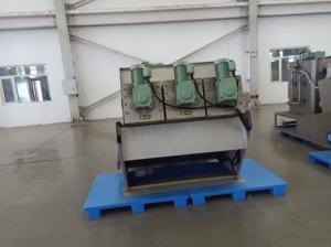 Fábrica IEPP, venta al por mayor, separador de líquidos sólidos, tratamiento de deshidratación de lodo húmedo, prensa de tornillo multidisco, máquina deshidratadora de lodos - Product Image 3