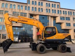 Excavatrice sur roues Hyundai 210W-9, 21 tonnes, jaune et noire, équipement de construction d'occasion avec moteur, pompe et alternateur - Product Image 6