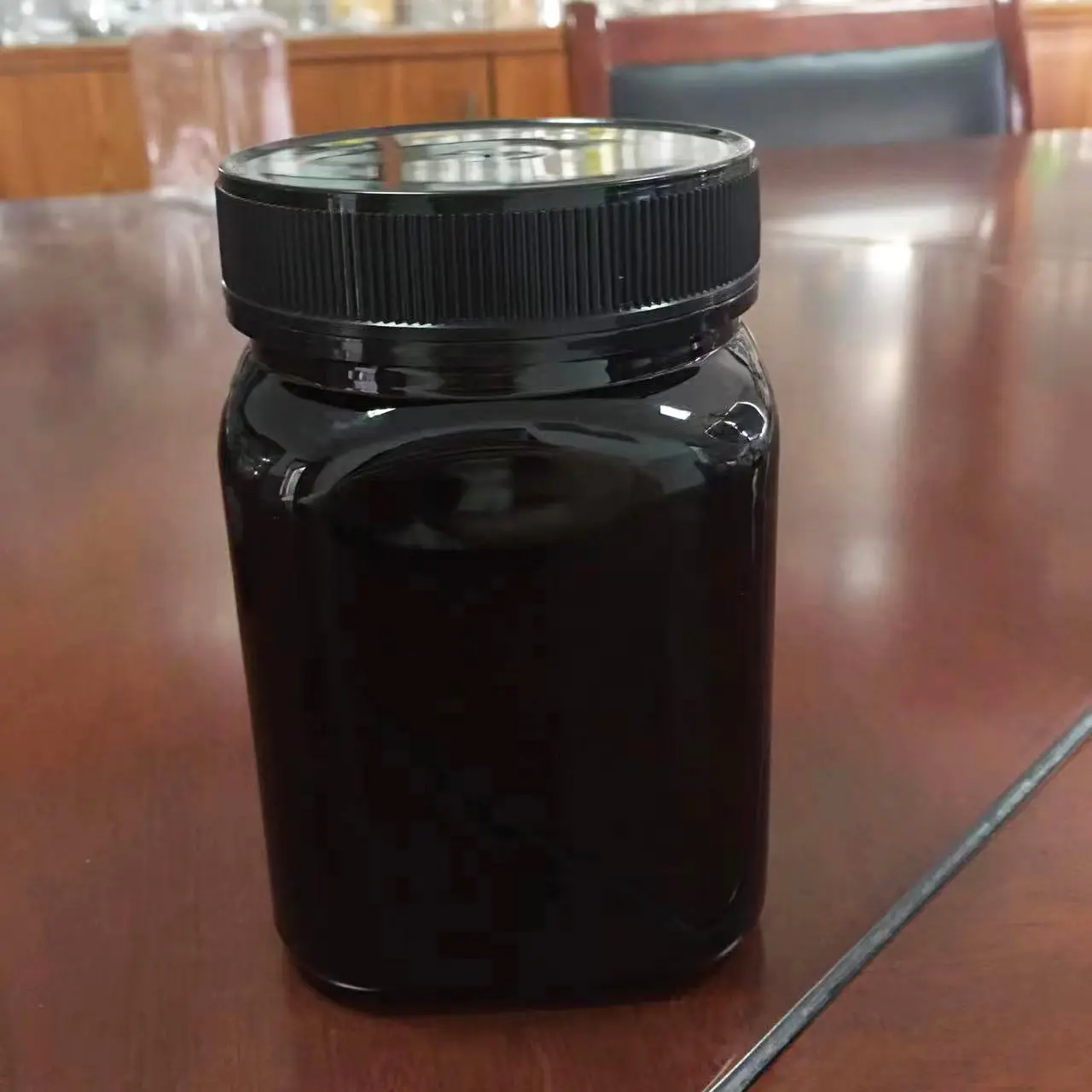 ขวดน้ำผึ้งพลาสติกซอสมะเขือเทศทรงสี่เหลี่ยมสีดำขนาด250กรัม500กรัมพร้อมฝาเกลียวสีดำ
