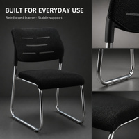 Chaise de formation moderne empilable en maille, hauteur réglable, avec accoudoirs fixes et rembourrés, structure métallique pour bureau et salle de conférence