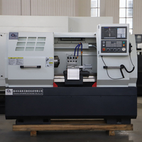 Tour CNC de précision à grande vitesse petite structure horizontale CNC6136 à lit plat avec capacité d'usinage à usage moyen