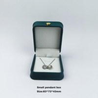 Boîte à pendentif en cuir PU vert foncé avec fermoir couronne dorée, doublure en velours, prix de gros, boîte de rangement pour bijoux et colliers, coffret cadeau