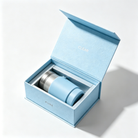 Boîte rigide à fermeture magnétique avec texture gaufrée, logo estampé à chaud et insert découpé sur mesure pour bouteille d'eau