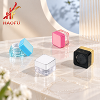 Pot carré en plastique 5g personnalisé OEM/OED avec couvercle pour baume, crème visage, vernis à ongles, cosmétiques et soins de la peau