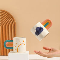 Tasse personnalisée arc-en-ciel nuage peint à la main sous glaçure poignée créative tasse en céramique de lait de café