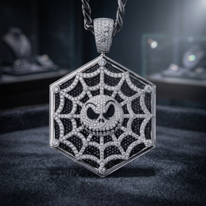 Pendentif breloque Moissanite en argent plaqué avec serti clos, design fusil et fusée Chuckie Doll, 28g, pour homme, vente en gros KRISHNAM JEWELS - Product Image 2