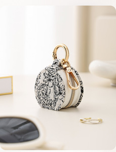 حقيبة تنظيم مجوهرات صغيرة محمولة من جلد البولي يوريثان بتصميم دائري، صندوق هدايا مع سلسلة مفاتيح لعرض المجوهرات (القلائد والخواتم والأقراط) - Product Image 5