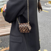 Bolso Bandolera Mini de Moda Otoñal Estilo Inglés para Mujer con Detalle de Cadenas, Cuero PU y Forro de Poliéster, Correa Única