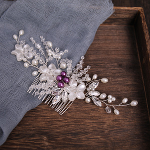 Peigne de Mariée Vintage Violet et Blanc Perle, Élégant et Scintillant avec Cristaux, Bijou de Cheveux Floral Artisanal pour Bal de Promo - Product Image 3
