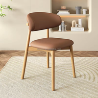 Chaise de salle à manger en bois massif nordique avec revêtement en cuir, dossier rembourré doux, design moderne de luxe léger pour salle à manger