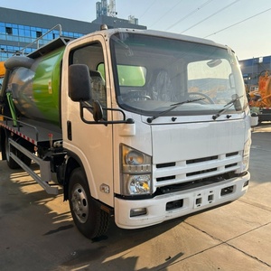 Camion d'aspiration des eaux usées ISUZU 4x2 de petite taille avec réservoir de 5 mètres cubes, camion d'aspiration à vide haute pression - Product Image 2