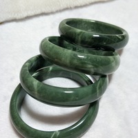 Bracelets de jade vert foncé de haute qualité en gros 54mm-64mm Jaspe Largeur naturelle Bracelets de pierres précieuses de guérison Cadeau de mode pour les femmes