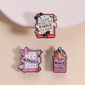 Divertido y Adorable Pin de Esmalte <span class=keywords><strong>con</strong></span> Diseño de Dibujos Animados para Amantes de los Libros, Pin Metálico Rosa para Lector de Libros Electrónicos, Insignia para Mochilas - Product Image 3