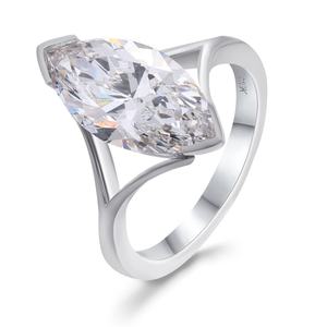 Bague en or blanc 10 carats avec diamant de laboratoire de forme marquise, D VVS2, environ 1 carat. Cadeau d'anniversaire de mariage, bijoux fins personnalisables - Product Image 2