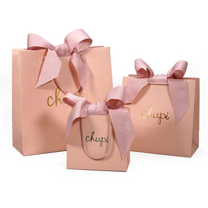 Sacs fourre-tout rouges de luxe personnalisés avec logo doré, revêtement doré, pour emballage, sacs cadeaux recyclables faits à la main pour bijoux et montres, avec ruban - Product Image 1