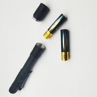 Offre Spéciale Mini lampe torche LED portable 2 piles AAA lampe stylo avec pince lampe de poche portable