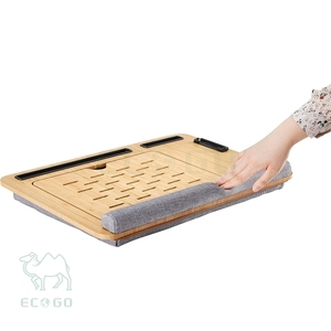 Ángulo ajustable de escritorio de bambú para computadora portátil, escritorio de cama con cojín y almohadilla de muñeca suave, soporte para computadora portátil para escritorio con clip y ranuras para medios - Product Image 3