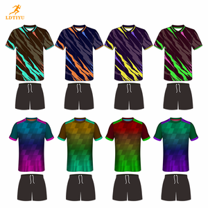 Ensemble de maillots de football rétro légers en polyester respirant pour l'équipe d'Équateur, du Paraguay et de l'Uruguay, uniforme de football personnalisé Vini Jr à carreaux - Product Image 4
