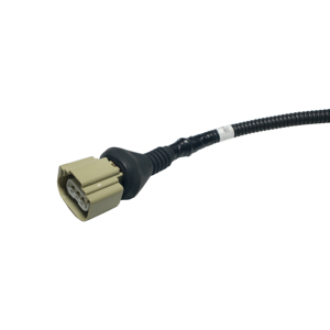 Assemblage automatisé de connecteurs avec conduit ondulé pour faisceau de câblage ECU automobile - Product Image 1