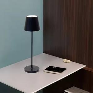 Lampe de table <span class=keywords><strong>LED</strong></span> USB rechargeable Lampe de table Restaurant moderne Lampe de <span class=keywords><strong>bar</strong></span> Lampe de bureau Base de chargement Petit aluminium - Product Image 4
