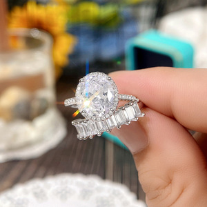 Bague ovale en zircon pour femme, bijou de doigt élégant et étincelant pour les fêtes - Product Image 3