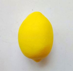 Balle anti-stress amusante en forme de citron - Jouet à presser en mousse PU souple, idéal pour les fêtes et la relaxation - Product Image 4