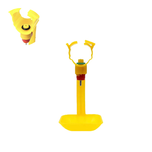 Nuevo Sistema de Bebederos para Pollos de Diseño Duradero con Taza Antigoteo, Taza para Beber para Pollos en Venta - Product Image 1