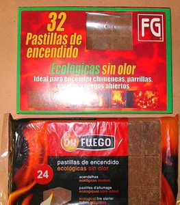 Cubes de démarrage de feu en bois instantanés à base de sciure de bois et de cire de paraffine - Product Image 6