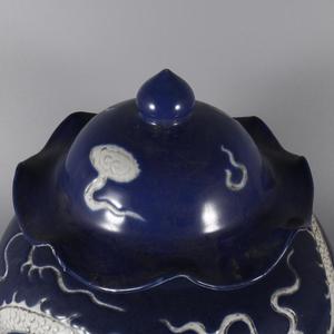 Jarrón de Templo de Porcelana China Antigua de la Dinastía Ming, Forma de Loto Azul, Diseño de Dragón, Arte Cerámico Decorativo - Product Image 5