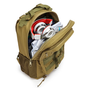 กระเป๋าเป้สะพายหลังยุทธวิธีของเลกัมสีกากีกันน้ำพร้อมพอร์ต USB สำหรับการเดินป่า ปั่นจักรยาน และการเดินทาง - Product Image 4