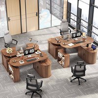 Bureau d'ordinateur compact moderne minimaliste en design 3D, réglable en hauteur électriquement, avec panneau blanc et ports USB pour salon