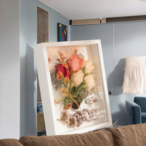 Marco de Exhibición Grande de Madera Negra Ecológico de 14x14 Pulgadas para Arte de Pared, Almacenamiento de Recuerdos, Fotos, Tarjetas, Opción de 6x8 - Product Image 3