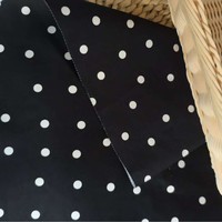 Tissu satiné extensible noir classique à pois blancs, matière douce et résistante aux plis pour vêtements féminins et couture DIY