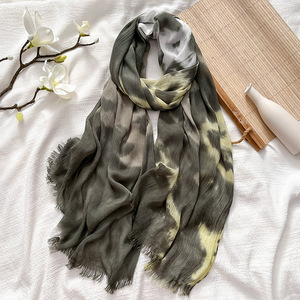 Sciarpe e Foulard Etnici da Uomo in Viscosa Sottile e Traspirante con Stampa Tie-Dye, Stile Europeo e Americano - Product Image 4