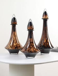 RYLAVA Vaso da Tavolo in Vetro Soffiato a Mano con Stampa Leopardata Ambrata - Ornamento Moderno di Lusso per la Casa - Product Image 5