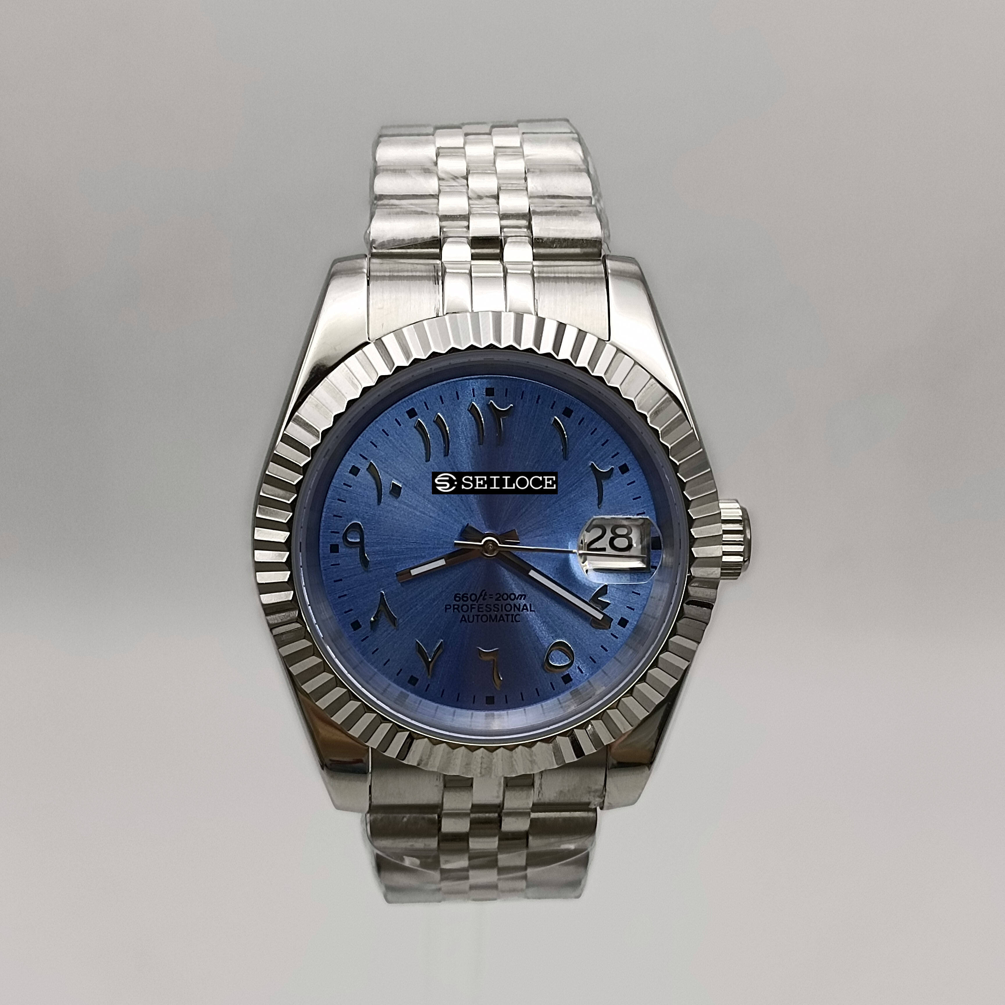 Boîtier argenté + cadran bleu