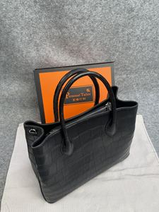 Sac fourre-tout grand format en cuir de crocodile 100% véritable avec logo personnalisé, sac à main pour femme, fabricant OEM ODM, vente en gros - Product Image 5