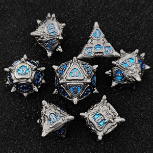 Dados de D&D personalizados de metal con diseño de calavera, púas, boca grande y demonio, juego de mesa hecho a mano de aleación de zinc, diseño de ojo de cuervo y trono - Product Image 4