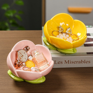Caja de Joyería de Cerámica con Forma de Tulipán y Tallo Verde para Almacenamiento en el Dormitorio, Diseño Moderno - Product Image 1