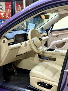 AITO M5 Extended-Range Ultra SUV 4x4 usato del 2025 viola su sfondo albicocca - Product Image 4