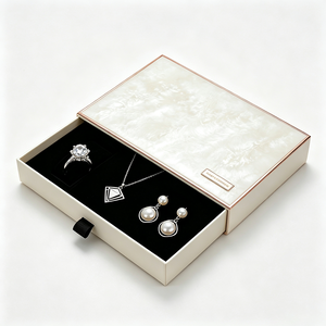 Emballage personnalisé pour bijoux - Boîte cadeau en carton recyclé pour bagues, boucles d'oreilles et ensembles de colliers - Product Image 1