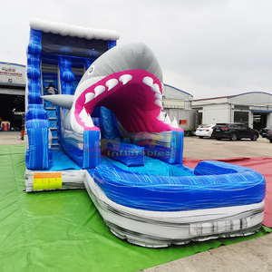 สไลเดอร์น้ำเป่าลมรูปฉลามขนาดใหญ่แบบสองเลนสำหรับเด็ก พร้อมบ้านลมและแทรมโพลีน - Product Image 1